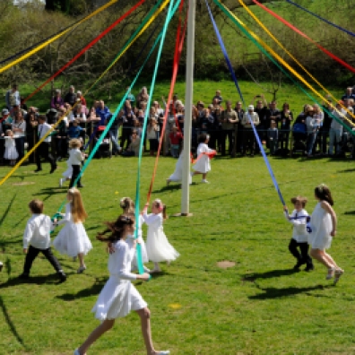 children-dancing-around-the-lustleigh-maypole-robert-hesketh-8